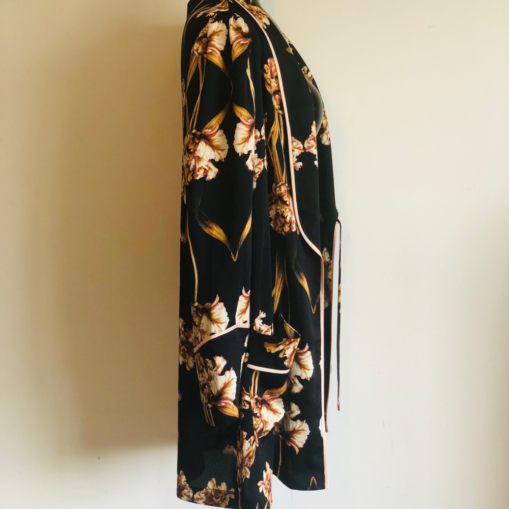 BCBGMaxAzria Robe/Jacket/Dress - Picture 8 of 8